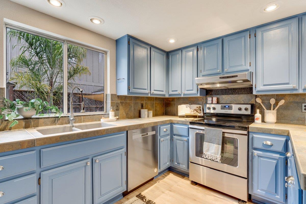 Detail Gallery Image 14 of 44 For 1473 Pami Ln, Santa Cruz,  CA 95062 - 2 Beds | 2/1 Baths