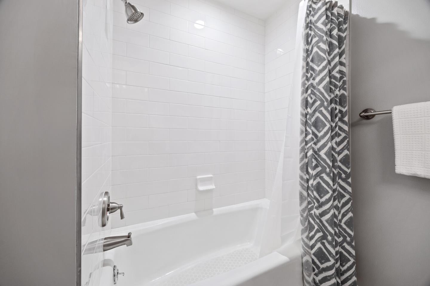 Detail Gallery Image 21 of 32 For 1456 San Carlos Ave #202,  San Carlos,  CA 94070 - 2 Beds | 2 Baths