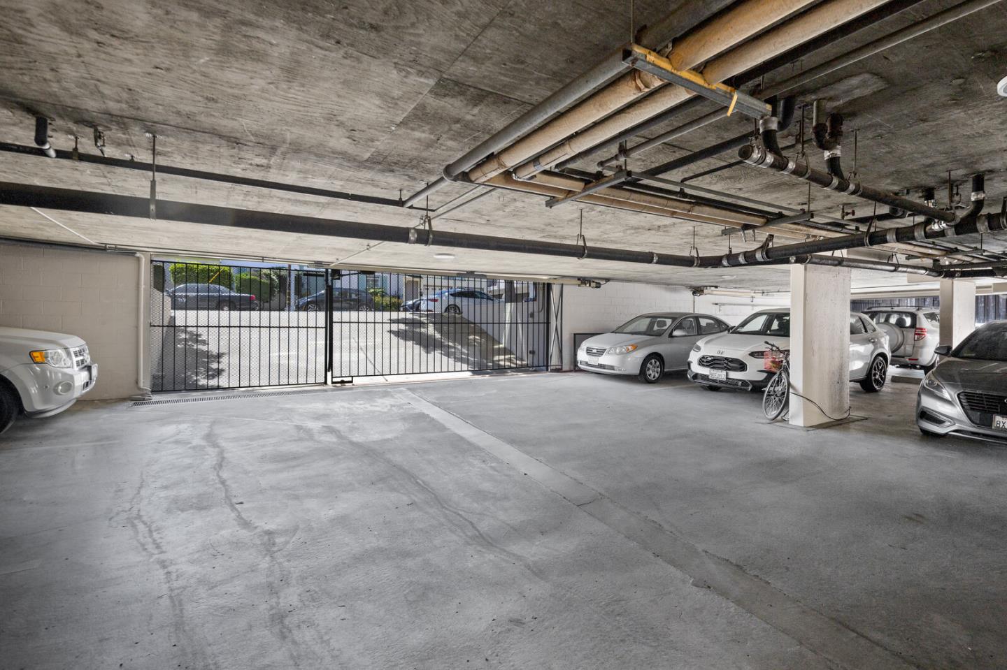 Detail Gallery Image 23 of 32 For 1456 San Carlos Ave #202,  San Carlos,  CA 94070 - 2 Beds | 2 Baths