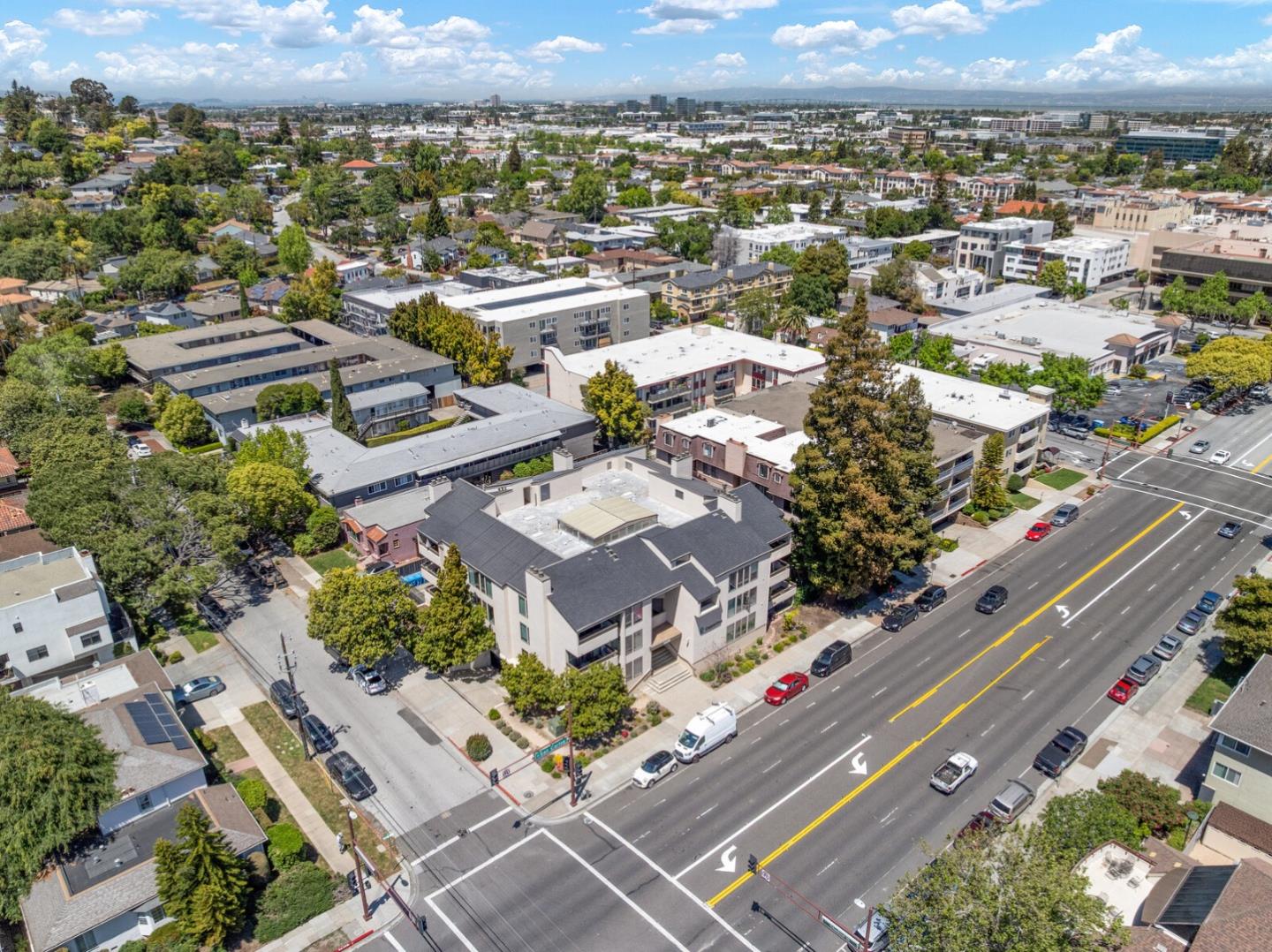 Detail Gallery Image 25 of 32 For 1456 San Carlos Ave #202,  San Carlos,  CA 94070 - 2 Beds | 2 Baths