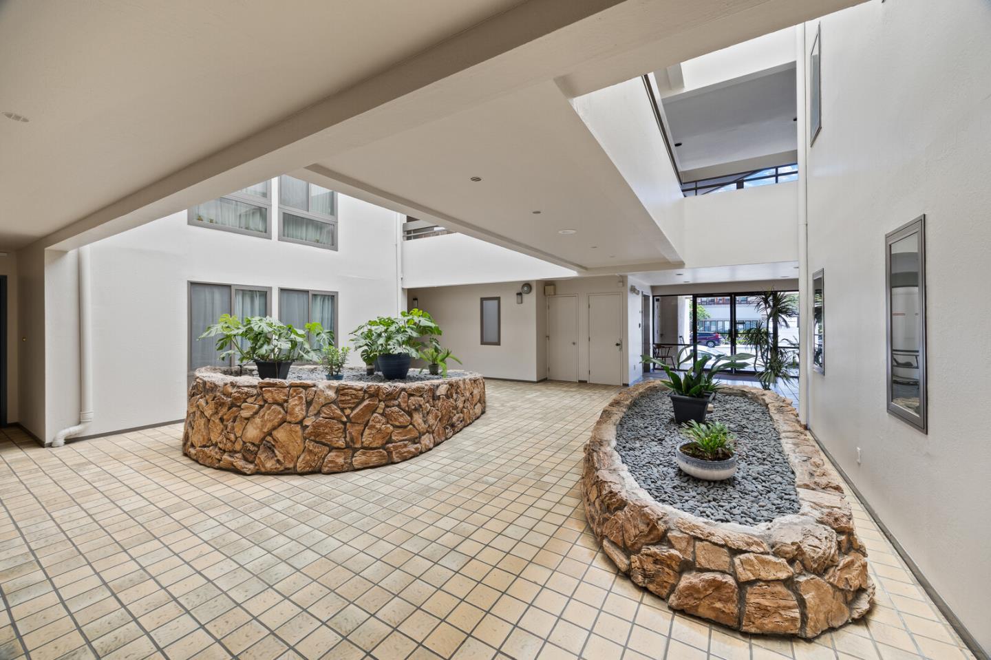 Detail Gallery Image 30 of 32 For 1456 San Carlos Ave #202,  San Carlos,  CA 94070 - 2 Beds | 2 Baths