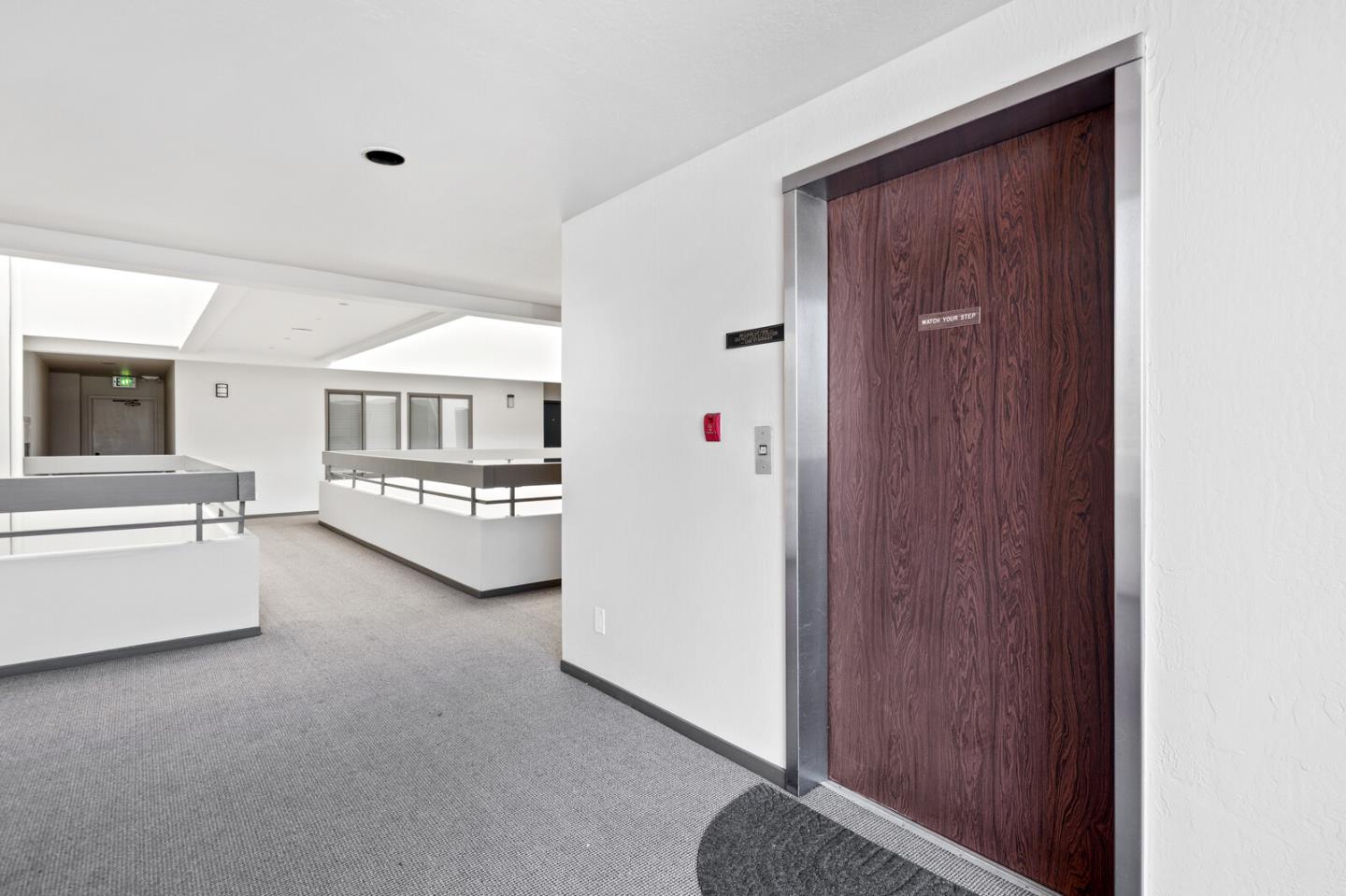 Detail Gallery Image 5 of 32 For 1456 San Carlos Ave #202,  San Carlos,  CA 94070 - 2 Beds | 2 Baths