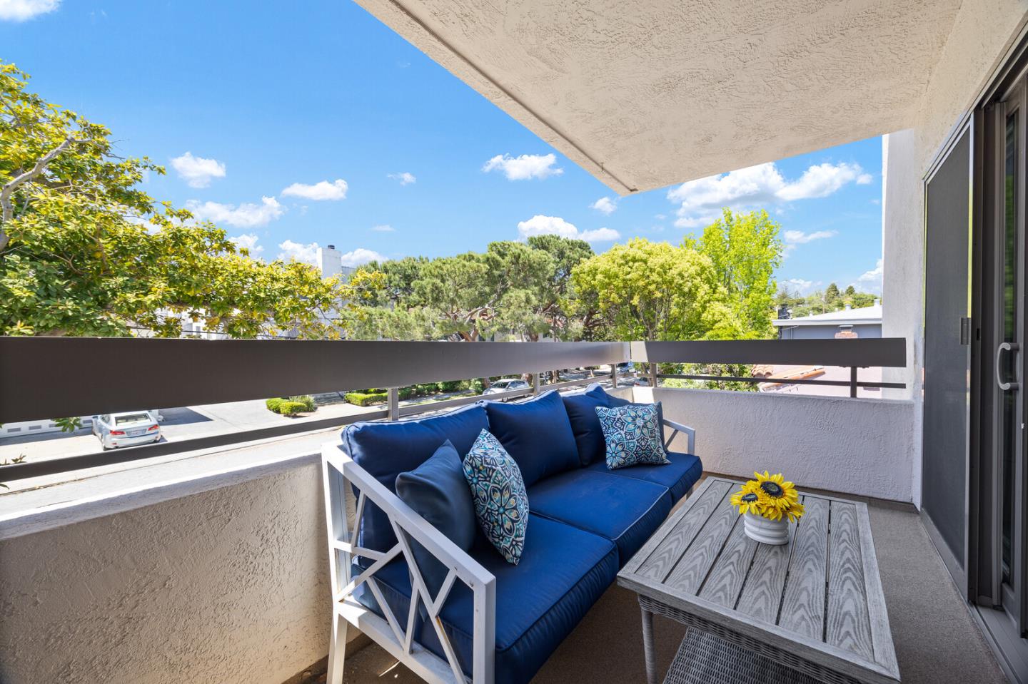 Detail Gallery Image 9 of 32 For 1456 San Carlos Ave #202,  San Carlos,  CA 94070 - 2 Beds | 2 Baths