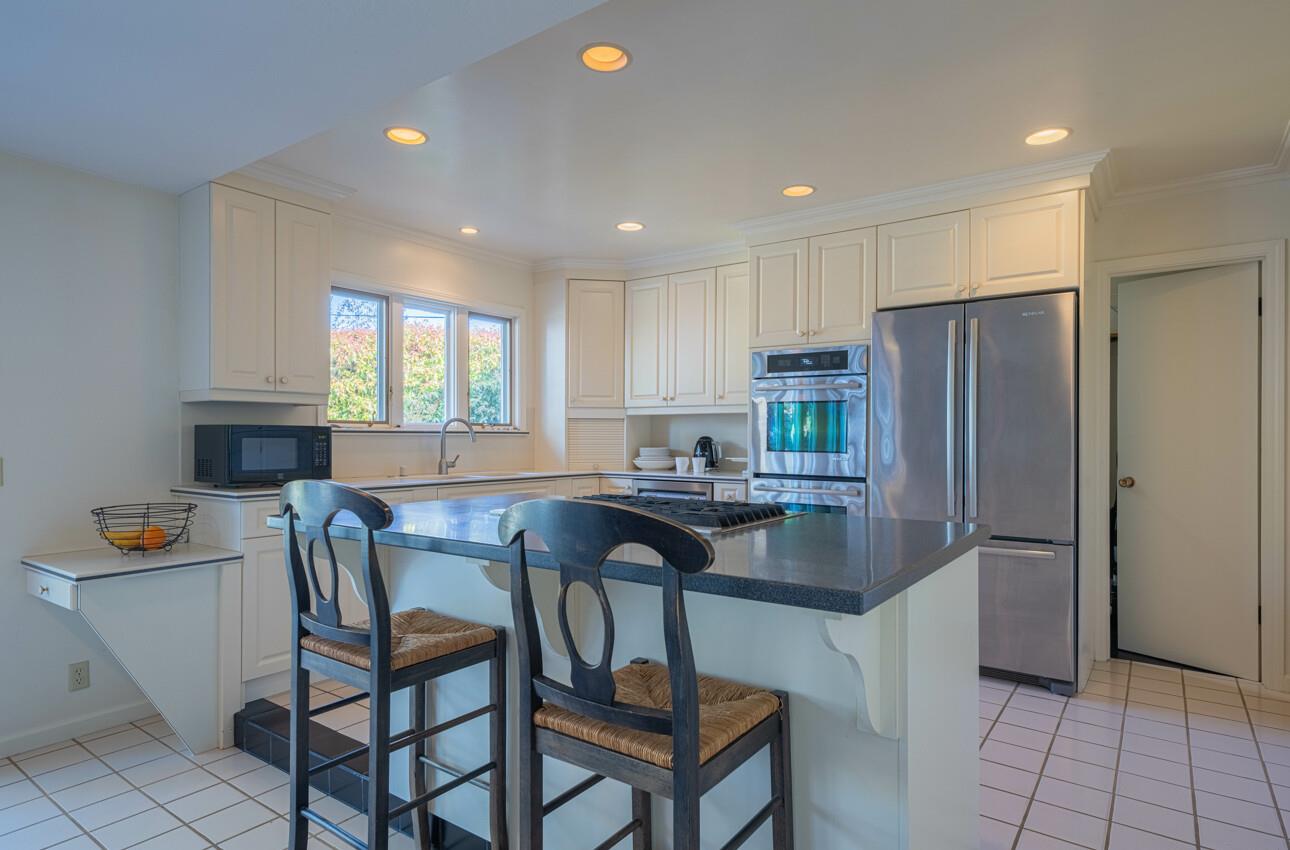 Detail Gallery Image 10 of 40 For 20260 Portola Dr, Salinas,  CA 93908 - 3 Beds | 2 Baths