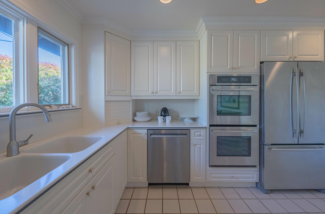 Detail Gallery Image 12 of 40 For 20260 Portola Dr, Salinas,  CA 93908 - 3 Beds | 2 Baths