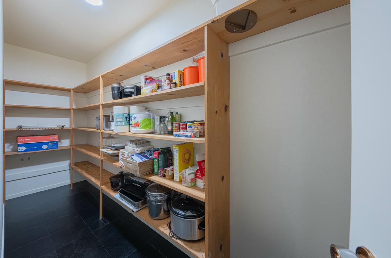 Detail Gallery Image 14 of 40 For 20260 Portola Dr, Salinas,  CA 93908 - 3 Beds | 2 Baths