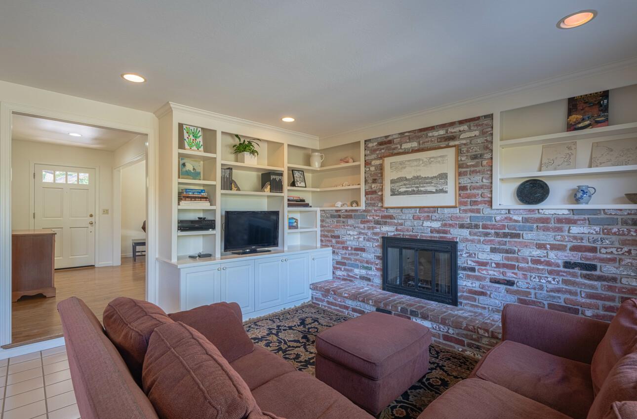 Detail Gallery Image 18 of 40 For 20260 Portola Dr, Salinas,  CA 93908 - 3 Beds | 2 Baths