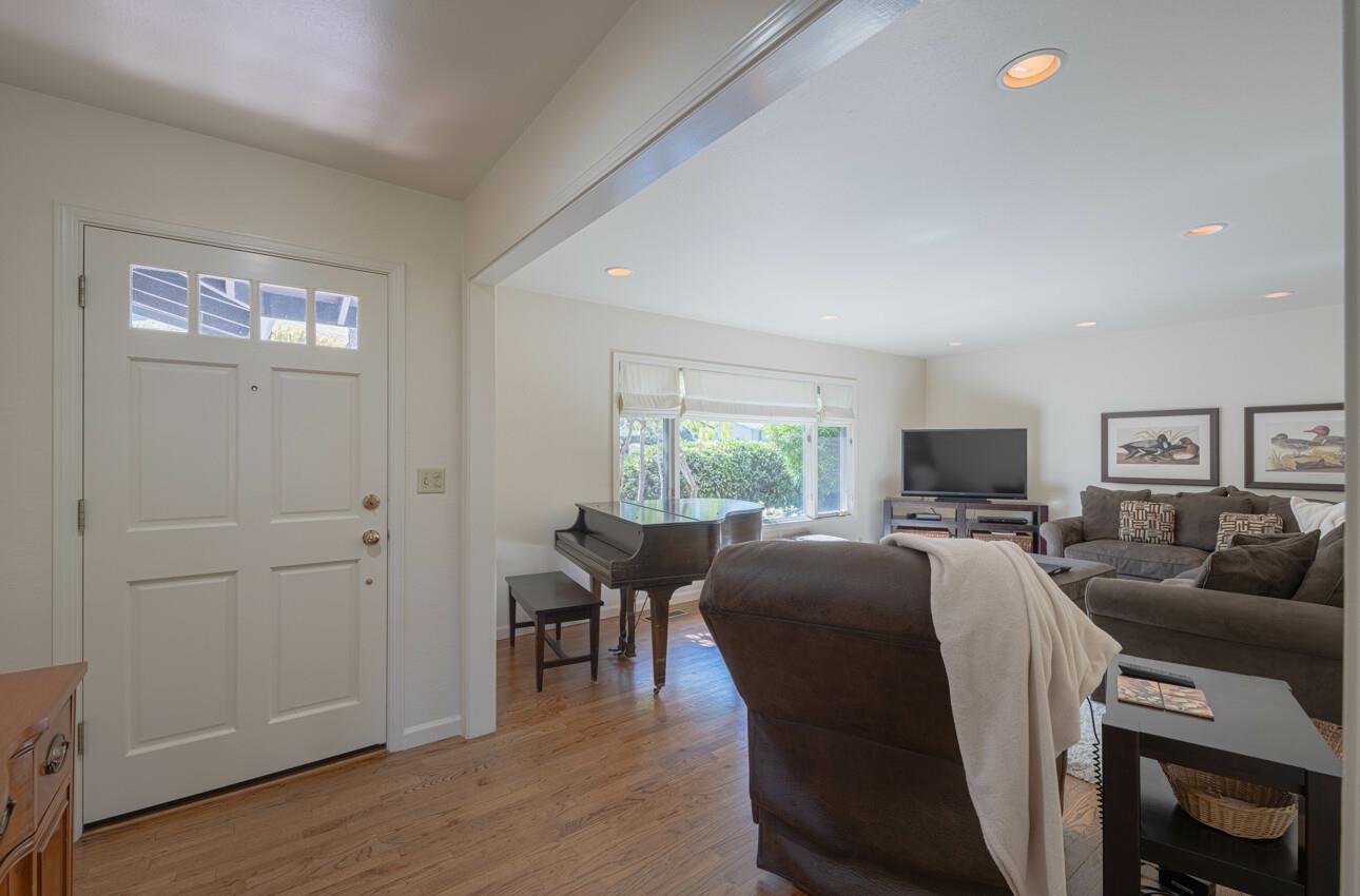 Detail Gallery Image 5 of 40 For 20260 Portola Dr, Salinas,  CA 93908 - 3 Beds | 2 Baths