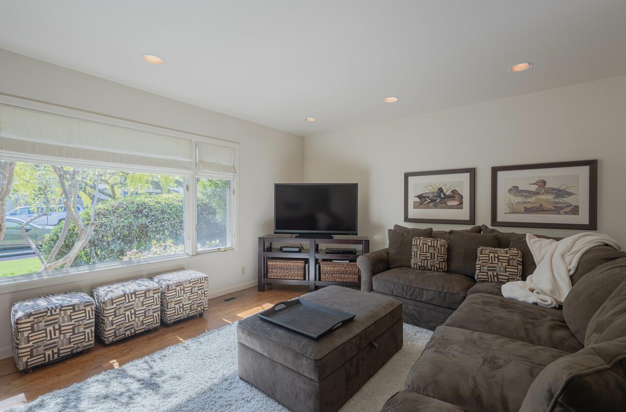 Detail Gallery Image 6 of 40 For 20260 Portola Dr, Salinas,  CA 93908 - 3 Beds | 2 Baths