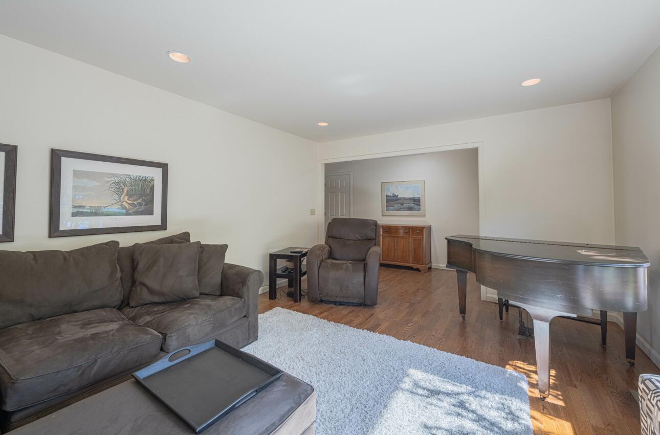 Detail Gallery Image 7 of 40 For 20260 Portola Dr, Salinas,  CA 93908 - 3 Beds | 2 Baths