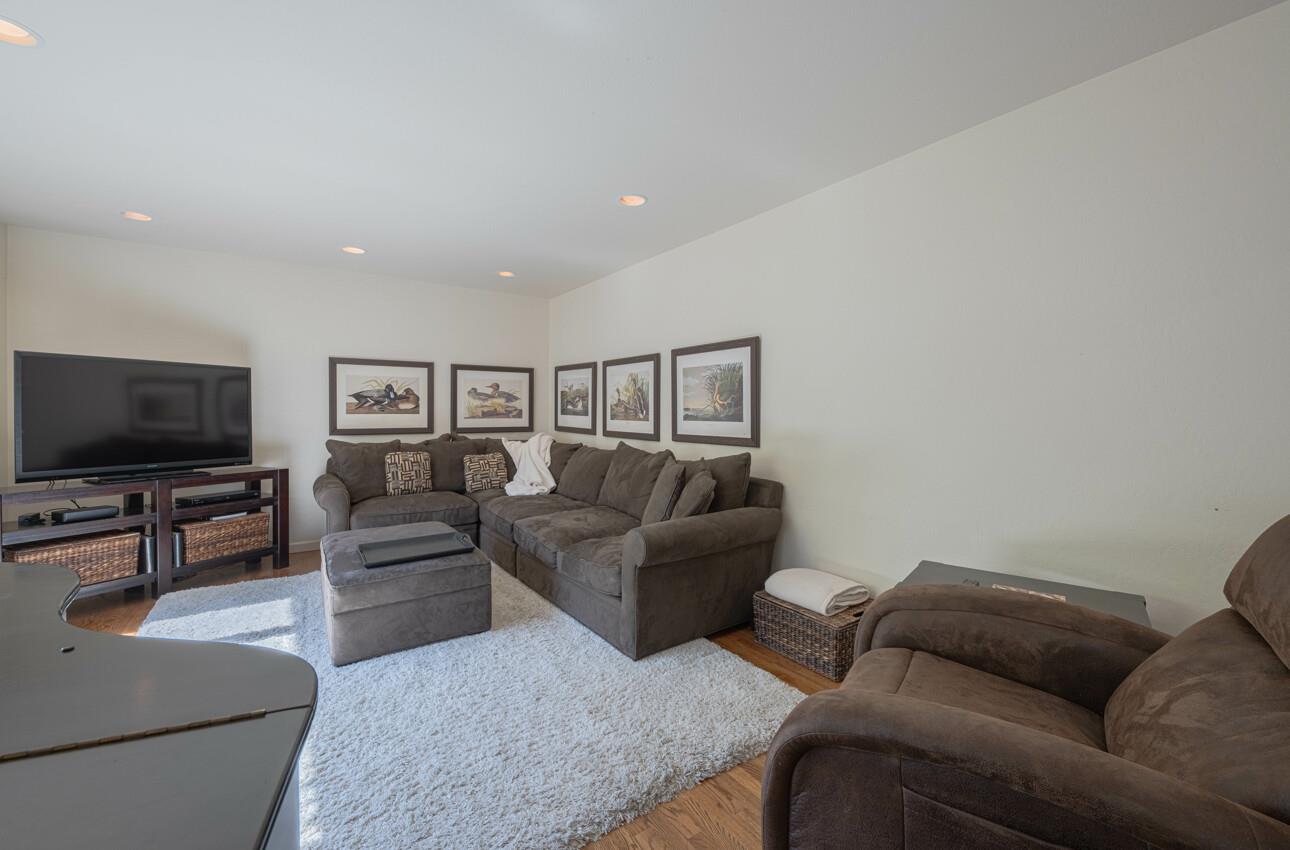 Detail Gallery Image 8 of 40 For 20260 Portola Dr, Salinas,  CA 93908 - 3 Beds | 2 Baths