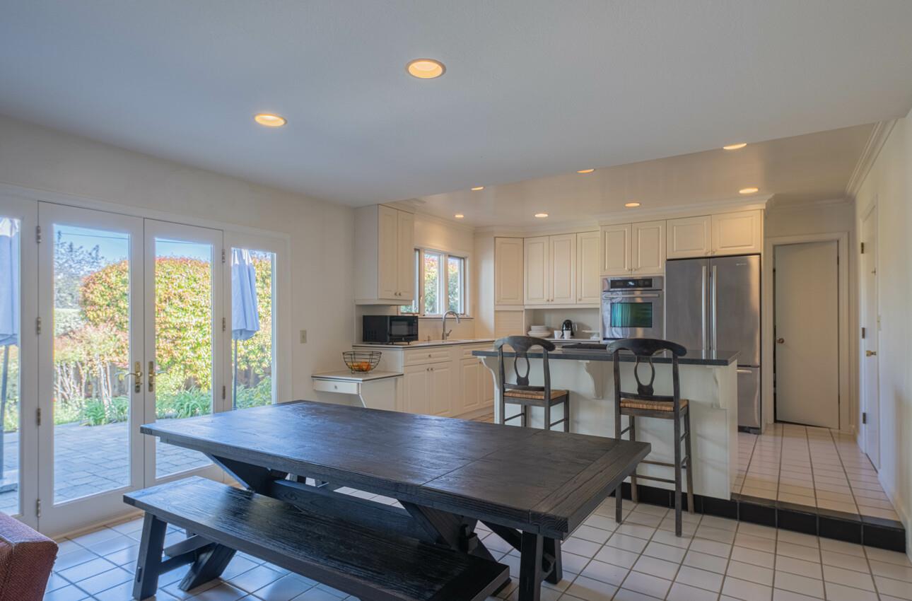 Detail Gallery Image 9 of 40 For 20260 Portola Dr, Salinas,  CA 93908 - 3 Beds | 2 Baths