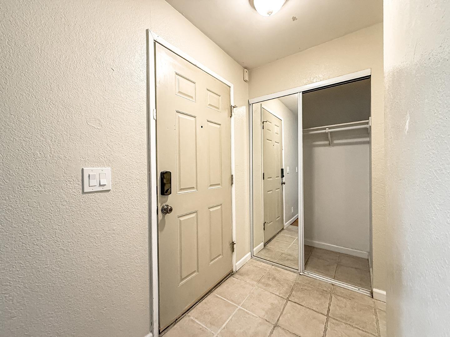 Detail Gallery Image 3 of 25 For 29629 Mountain Oak Ct #47,  Hayward,  CA 94544 - 1 Beds | 1 Baths
