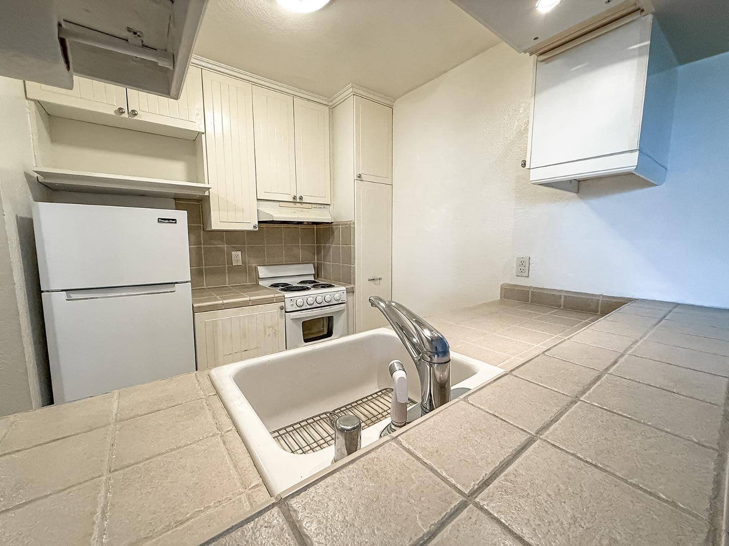Detail Gallery Image 5 of 25 For 29629 Mountain Oak Ct #47,  Hayward,  CA 94544 - 1 Beds | 1 Baths