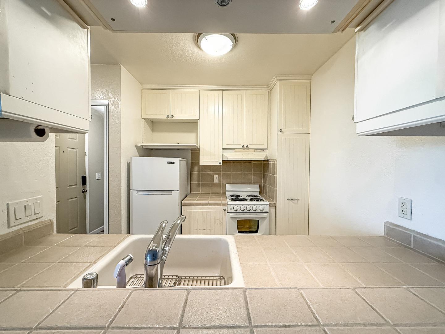 Detail Gallery Image 6 of 25 For 29629 Mountain Oak Ct #47,  Hayward,  CA 94544 - 1 Beds | 1 Baths
