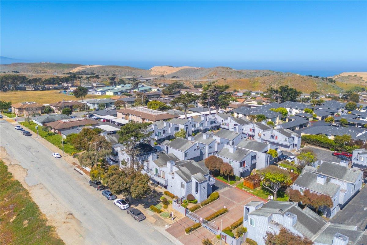 Detail Gallery Image 2 of 25 For 3095 Marina Dr #2,  Marina,  CA 93933 - 2 Beds | 2 Baths