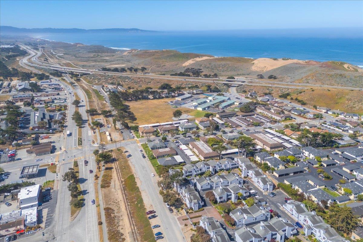 Detail Gallery Image 4 of 25 For 3095 Marina Dr #2,  Marina,  CA 93933 - 2 Beds | 2 Baths
