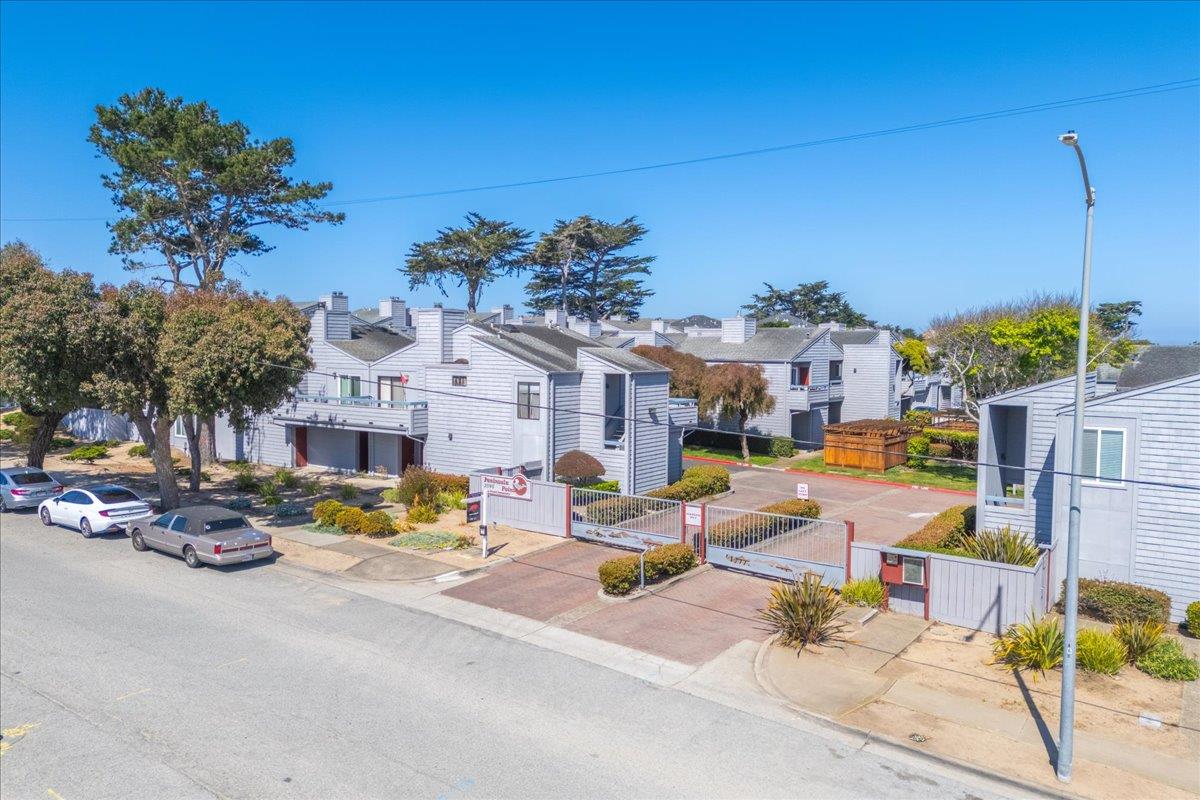 Detail Gallery Image 5 of 25 For 3095 Marina Dr #2,  Marina,  CA 93933 - 2 Beds | 2 Baths