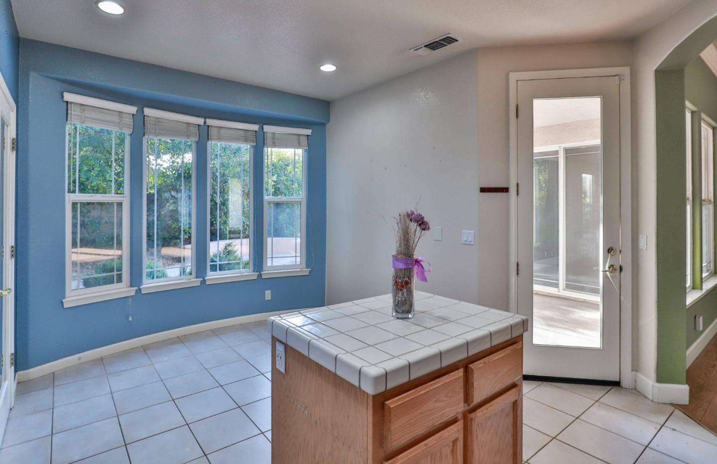 Detail Gallery Image 14 of 30 For 8118 Walnut Fair Cir, Fair Oaks,  CA 95628 - 4 Beds | 2 Baths
