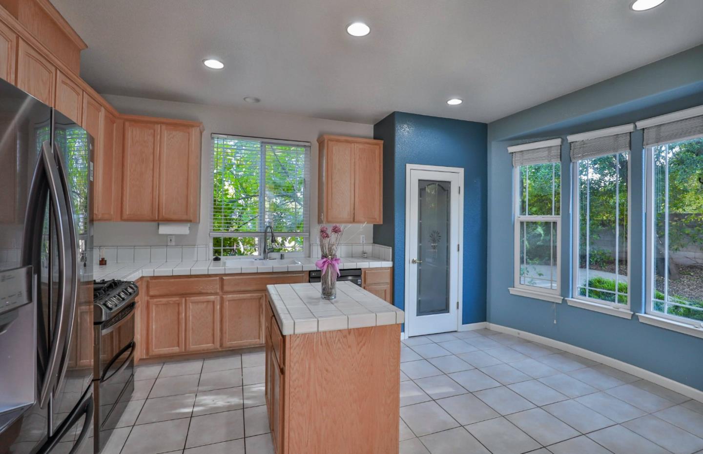 Detail Gallery Image 15 of 30 For 8118 Walnut Fair Cir, Fair Oaks,  CA 95628 - 4 Beds | 2 Baths