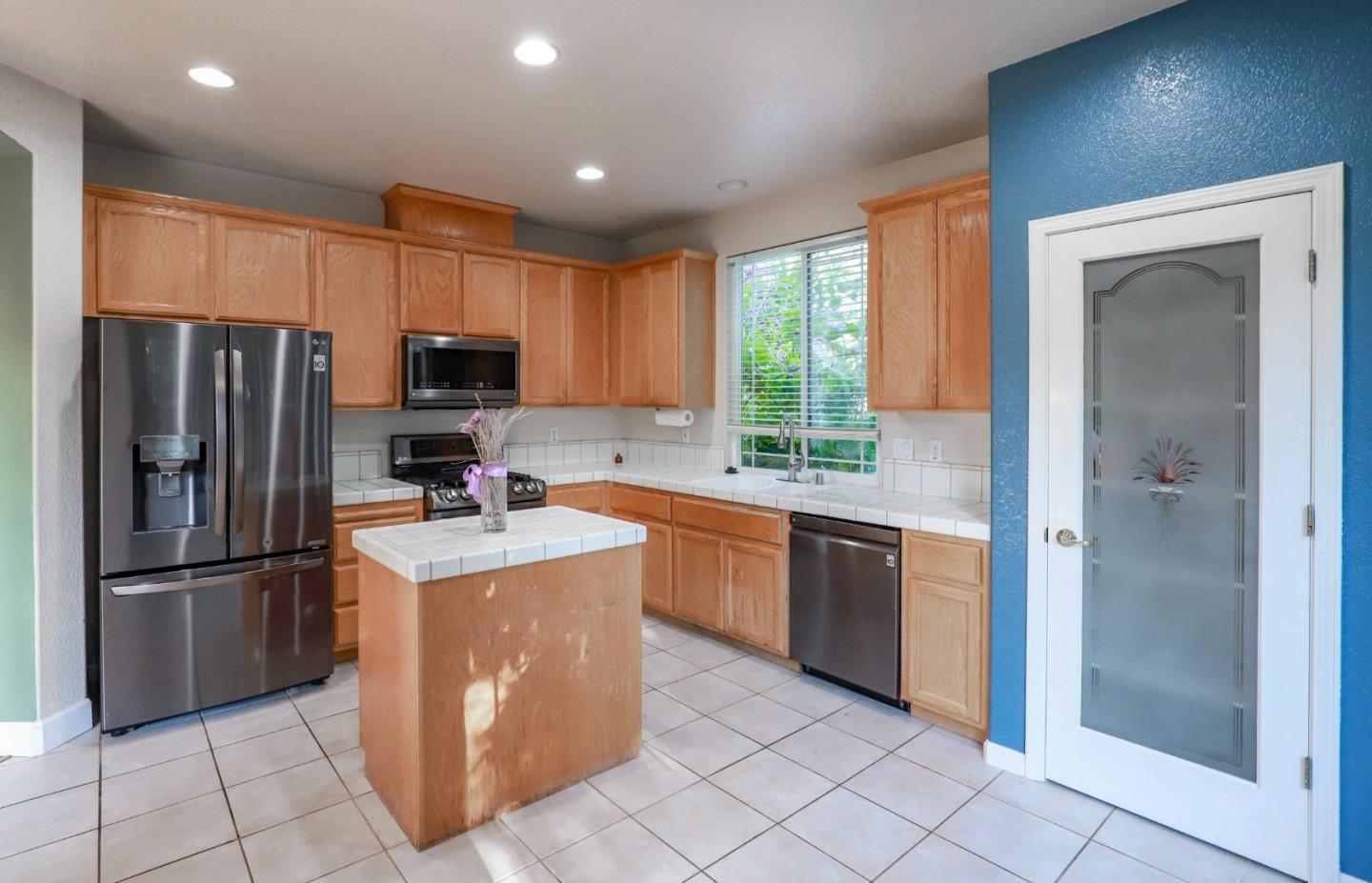 Detail Gallery Image 16 of 30 For 8118 Walnut Fair Cir, Fair Oaks,  CA 95628 - 4 Beds | 2 Baths