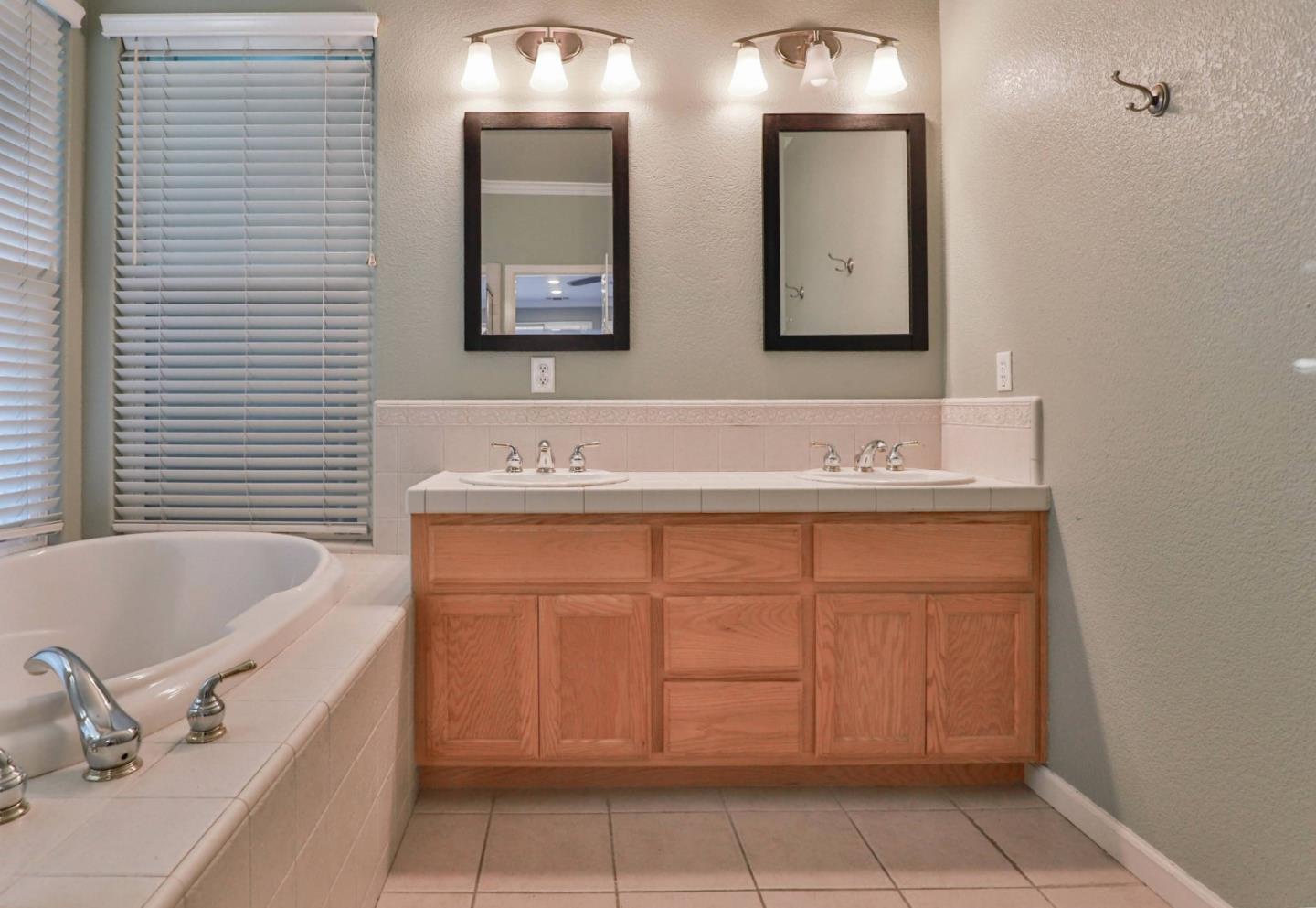 Detail Gallery Image 27 of 30 For 8118 Walnut Fair Cir, Fair Oaks,  CA 95628 - 4 Beds | 2 Baths