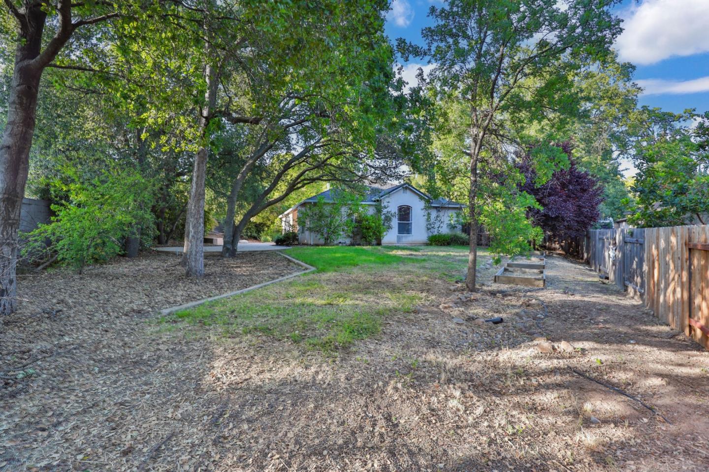 Detail Gallery Image 4 of 30 For 8118 Walnut Fair Cir, Fair Oaks,  CA 95628 - 4 Beds | 2 Baths