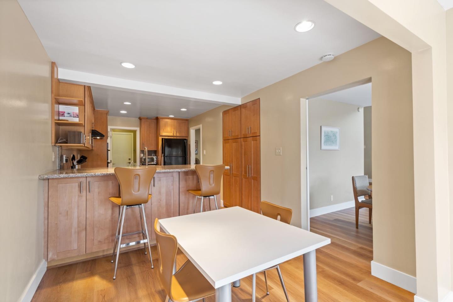 Detail Gallery Image 14 of 53 For 2602 Hastings Dr, Belmont,  CA 94002 - 4 Beds | 3 Baths