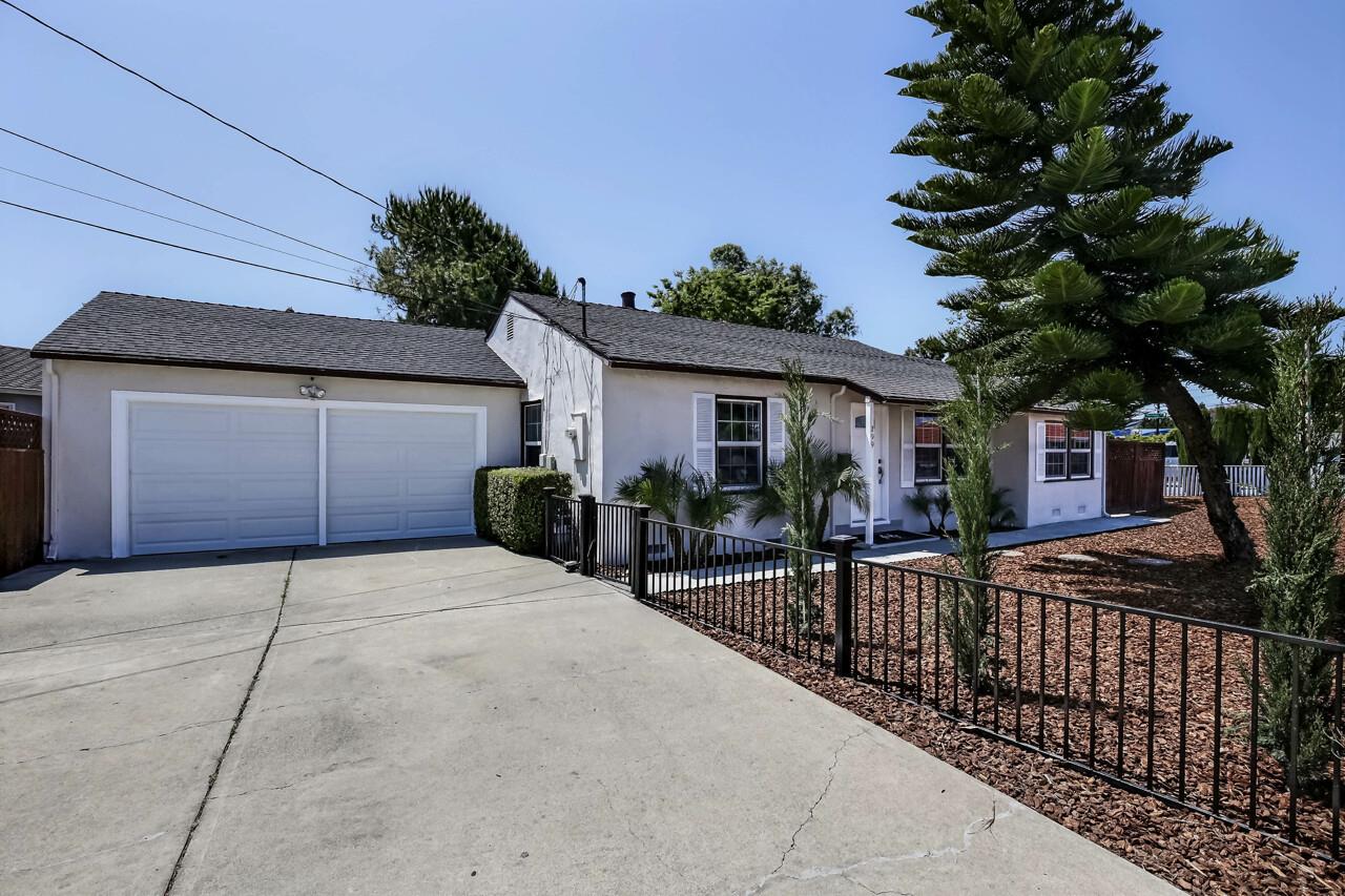 Detail Gallery Image 3 of 23 For 399 N Sunnyvale Ave, Sunnyvale,  CA 94085 - 3 Beds | 2 Baths