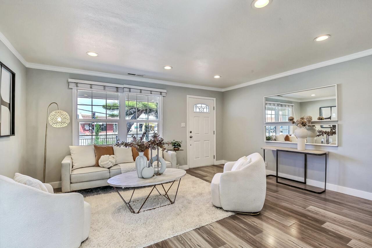 Detail Gallery Image 4 of 23 For 399 N Sunnyvale Ave, Sunnyvale,  CA 94085 - 3 Beds | 2 Baths