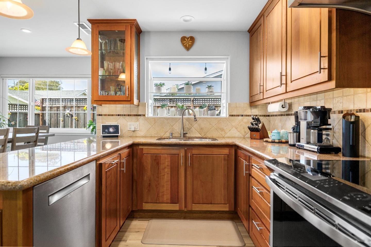 Detail Gallery Image 10 of 39 For 3031 Childers Ln, Santa Cruz,  CA 95062 - 3 Beds | 2 Baths
