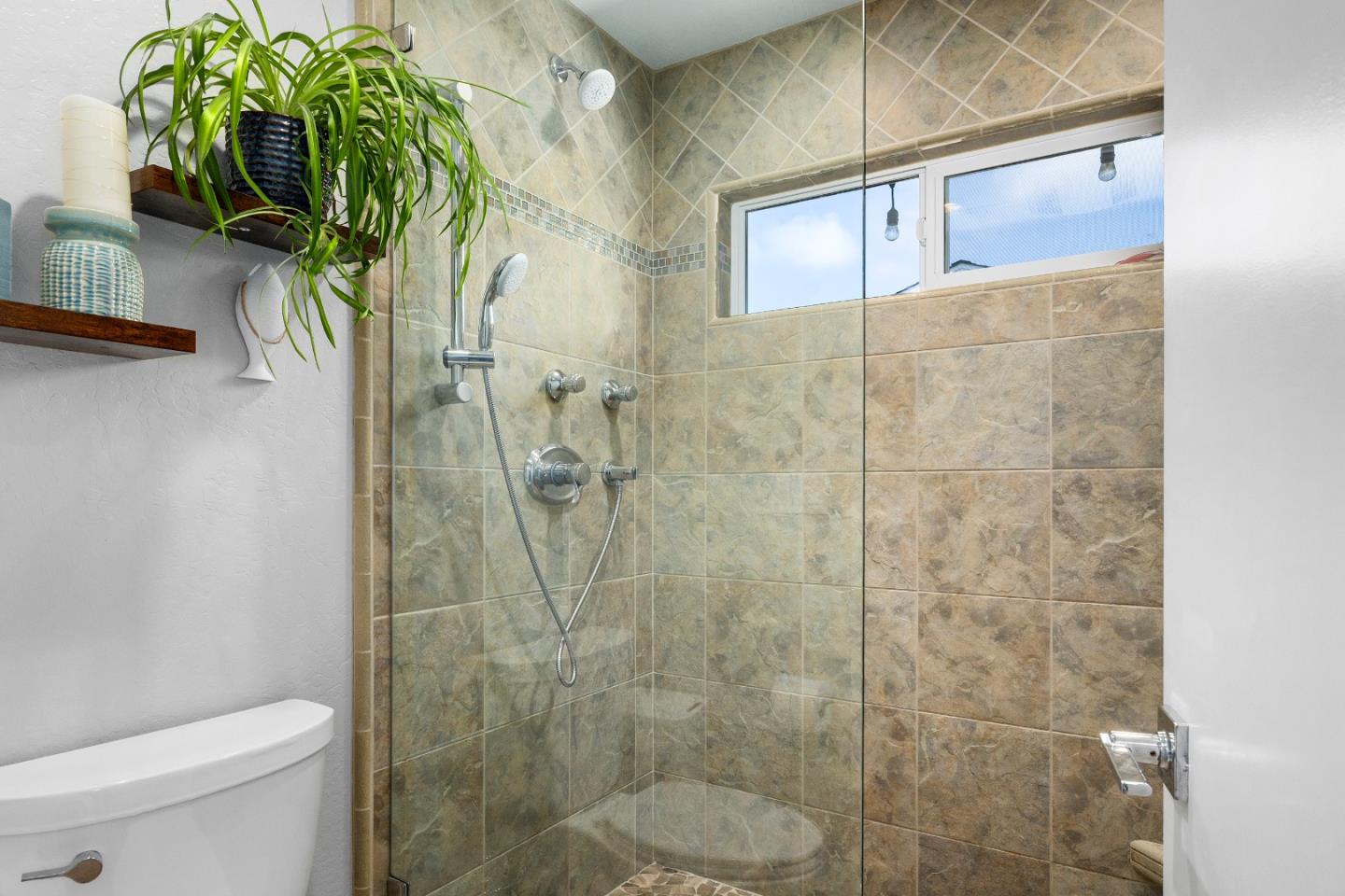 Detail Gallery Image 19 of 39 For 3031 Childers Ln, Santa Cruz,  CA 95062 - 3 Beds | 2 Baths