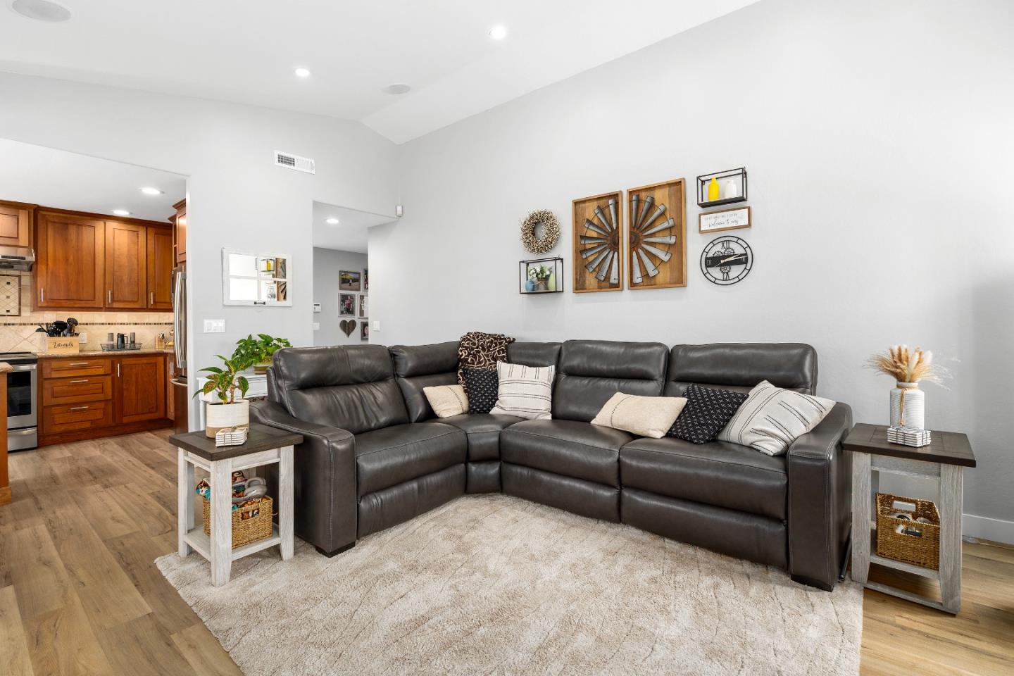 Detail Gallery Image 4 of 39 For 3031 Childers Ln, Santa Cruz,  CA 95062 - 3 Beds | 2 Baths