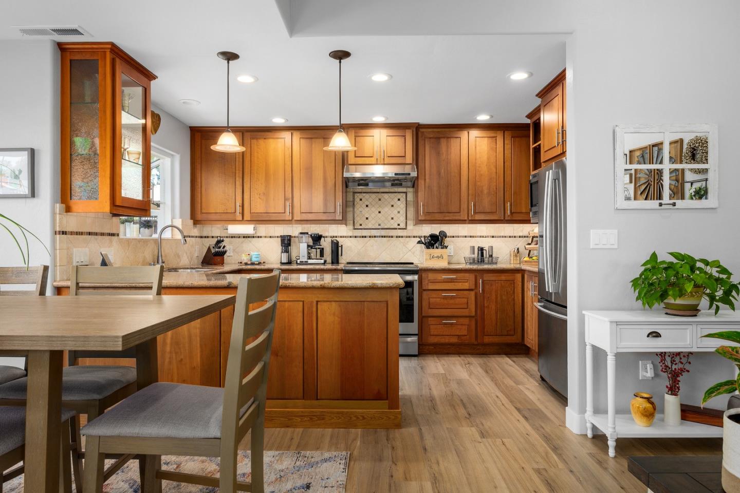 Detail Gallery Image 7 of 39 For 3031 Childers Ln, Santa Cruz,  CA 95062 - 3 Beds | 2 Baths
