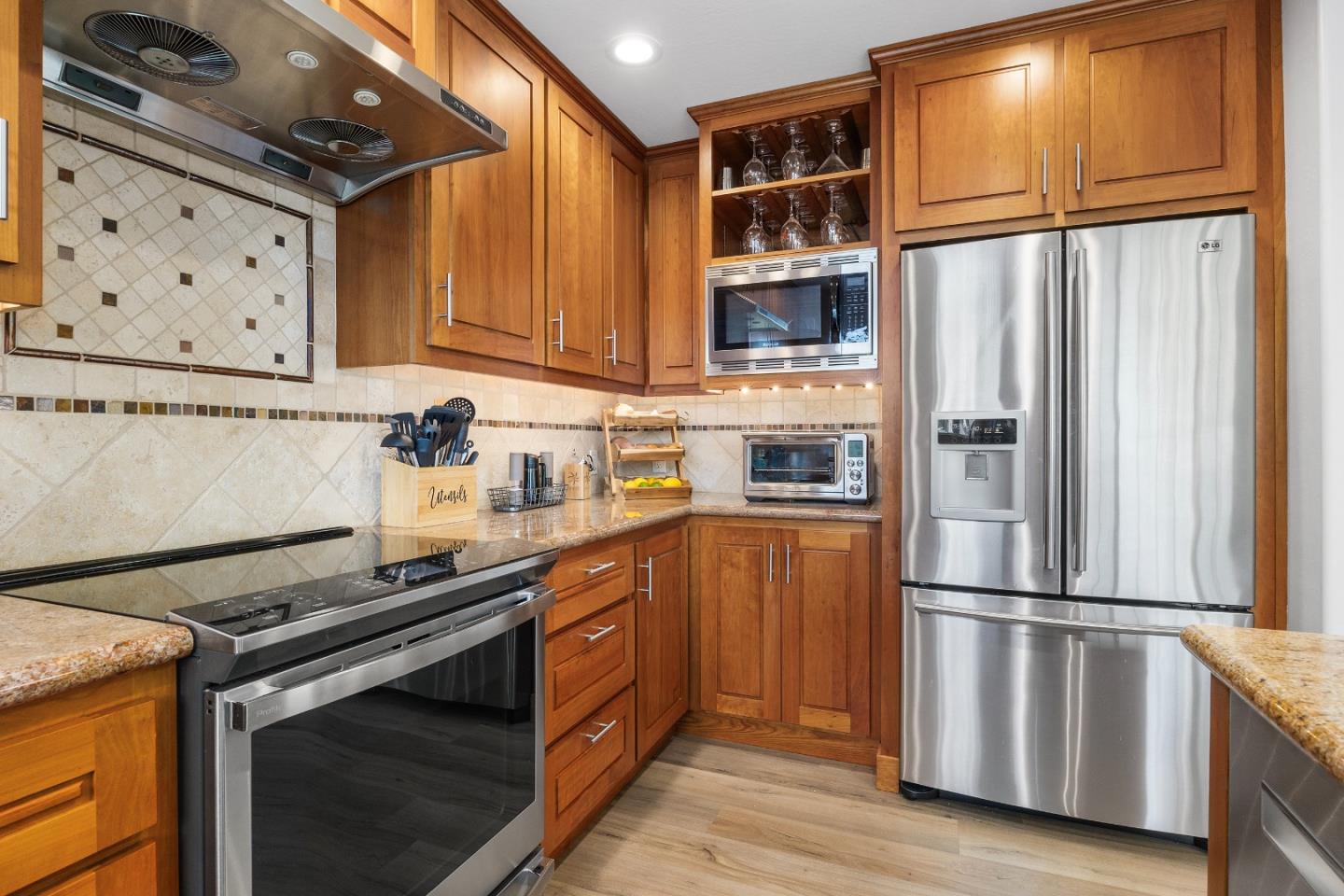 Detail Gallery Image 9 of 39 For 3031 Childers Ln, Santa Cruz,  CA 95062 - 3 Beds | 2 Baths