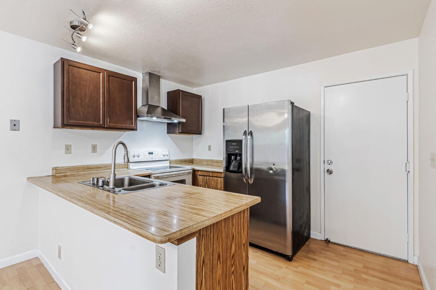 Detail Gallery Image 12 of 39 For 1891 S Capitol Ave, San Jose,  CA 95127 - 3 Beds | 2/1 Baths