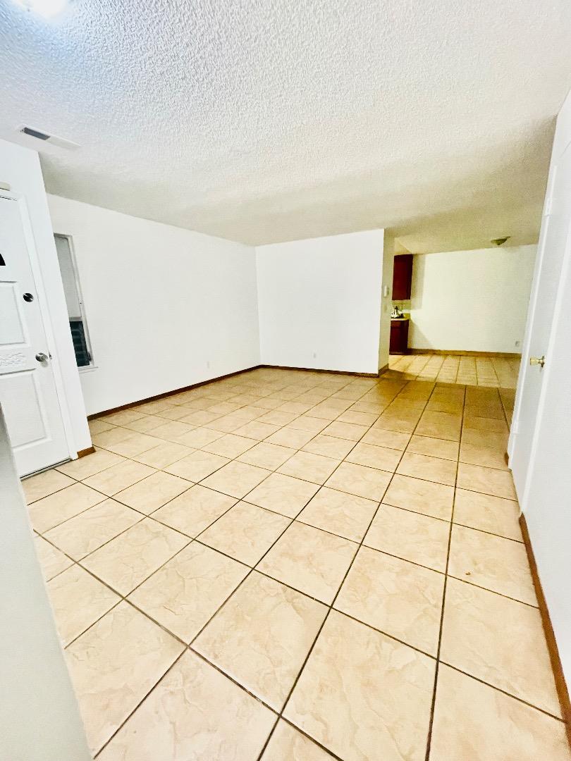 Detail Gallery Image 4 of 12 For 1634 Cuevas Cir, Salinas,  CA 93906 - 3 Beds | 2 Baths