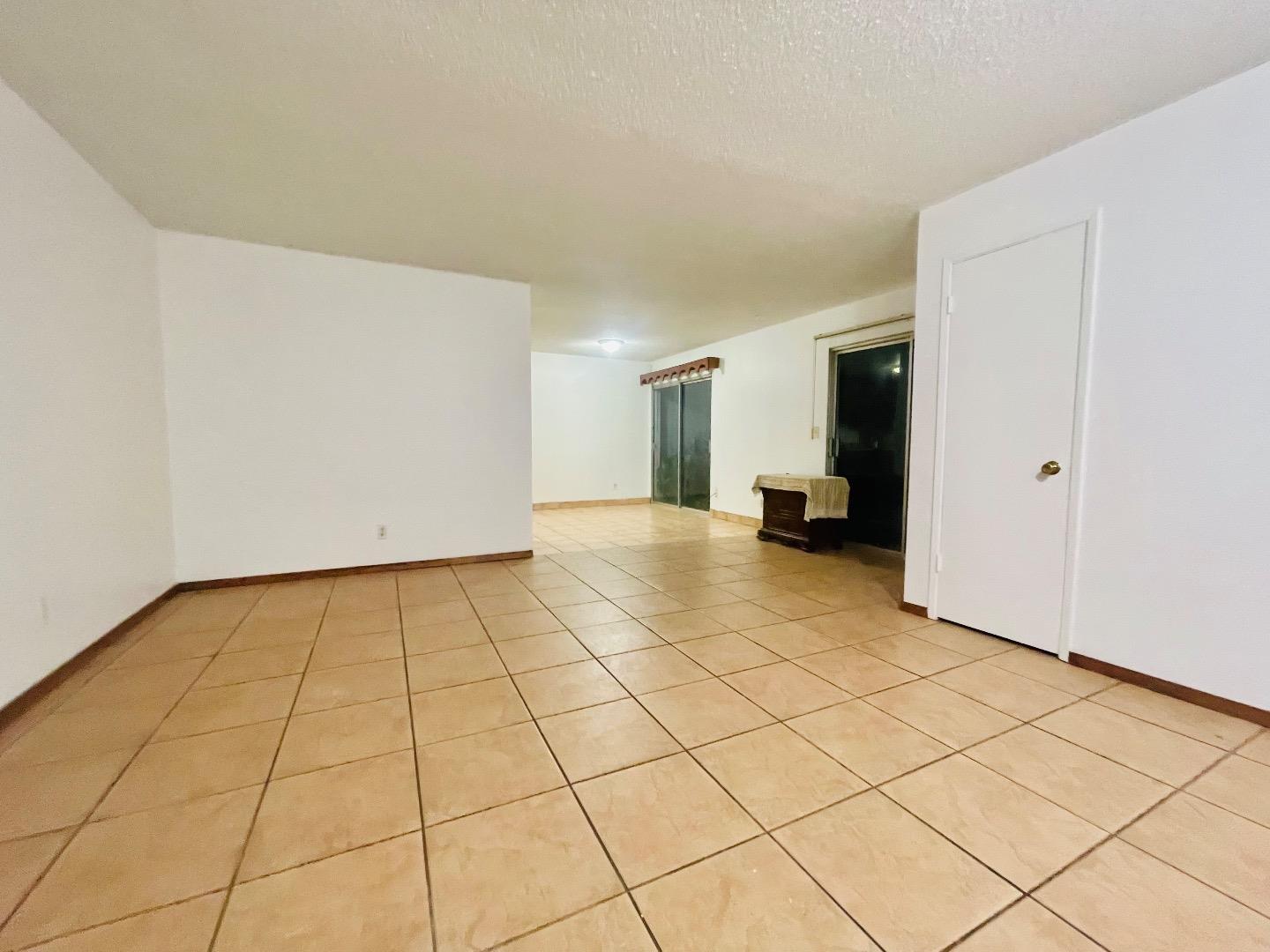 Detail Gallery Image 9 of 12 For 1634 Cuevas Cir, Salinas,  CA 93906 - 3 Beds | 2 Baths