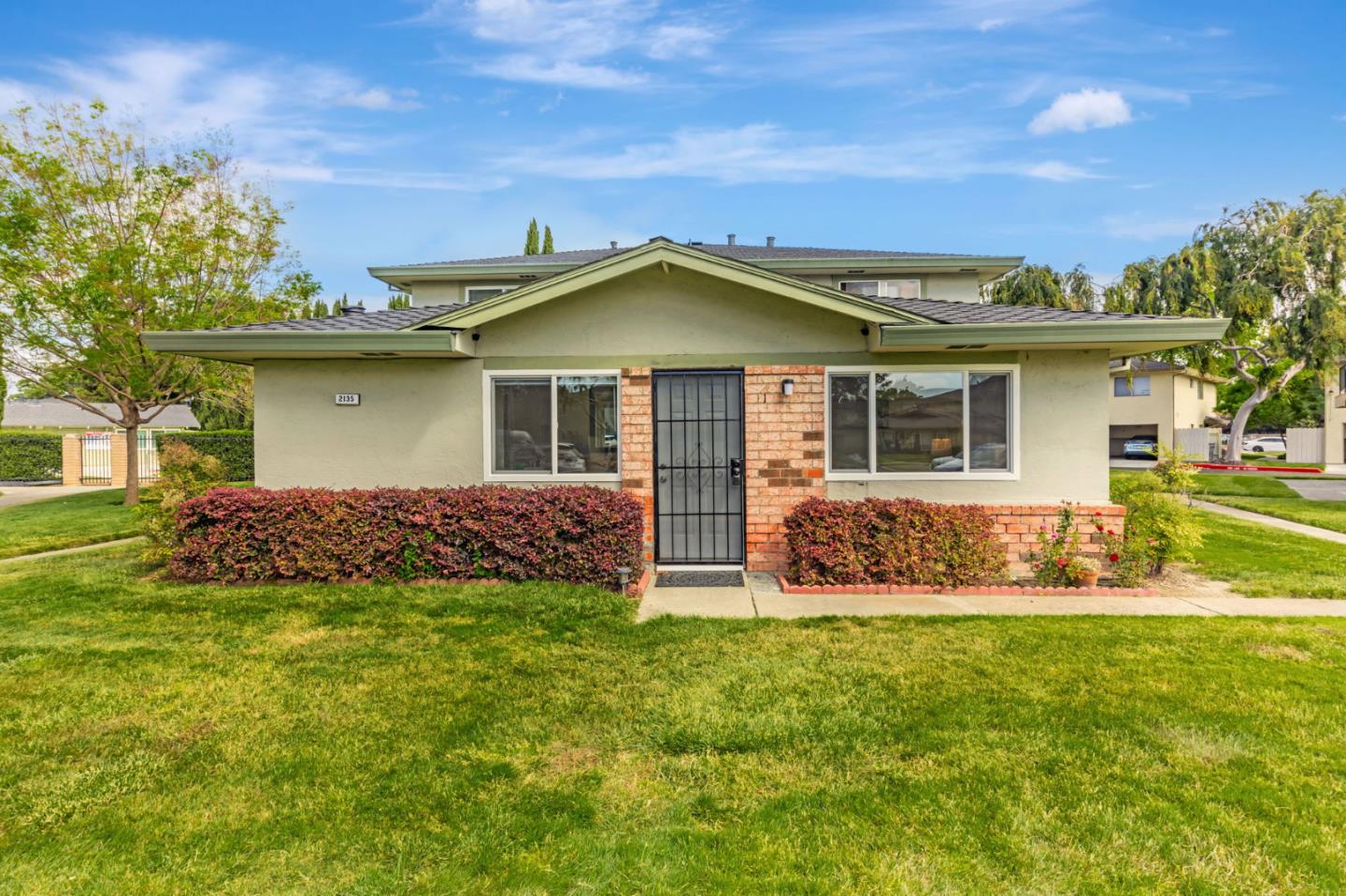 Detail Gallery Image 2 of 30 For 2135 Swan Ct #1,  Union City,  CA 94587 - 2 Beds | 1 Baths
