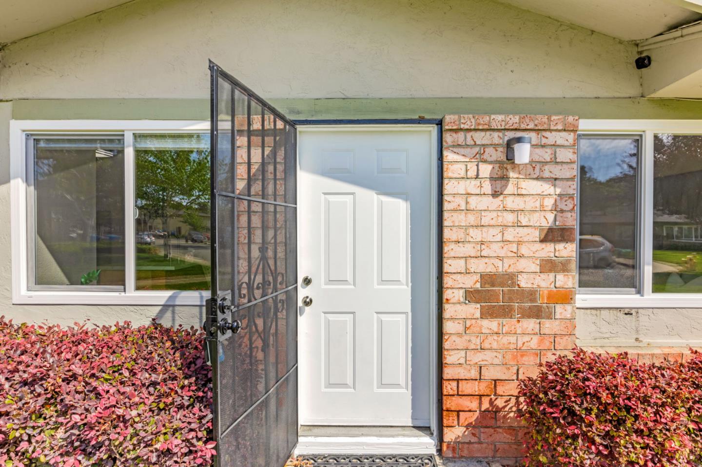 Detail Gallery Image 5 of 30 For 2135 Swan Ct #1,  Union City,  CA 94587 - 2 Beds | 1 Baths