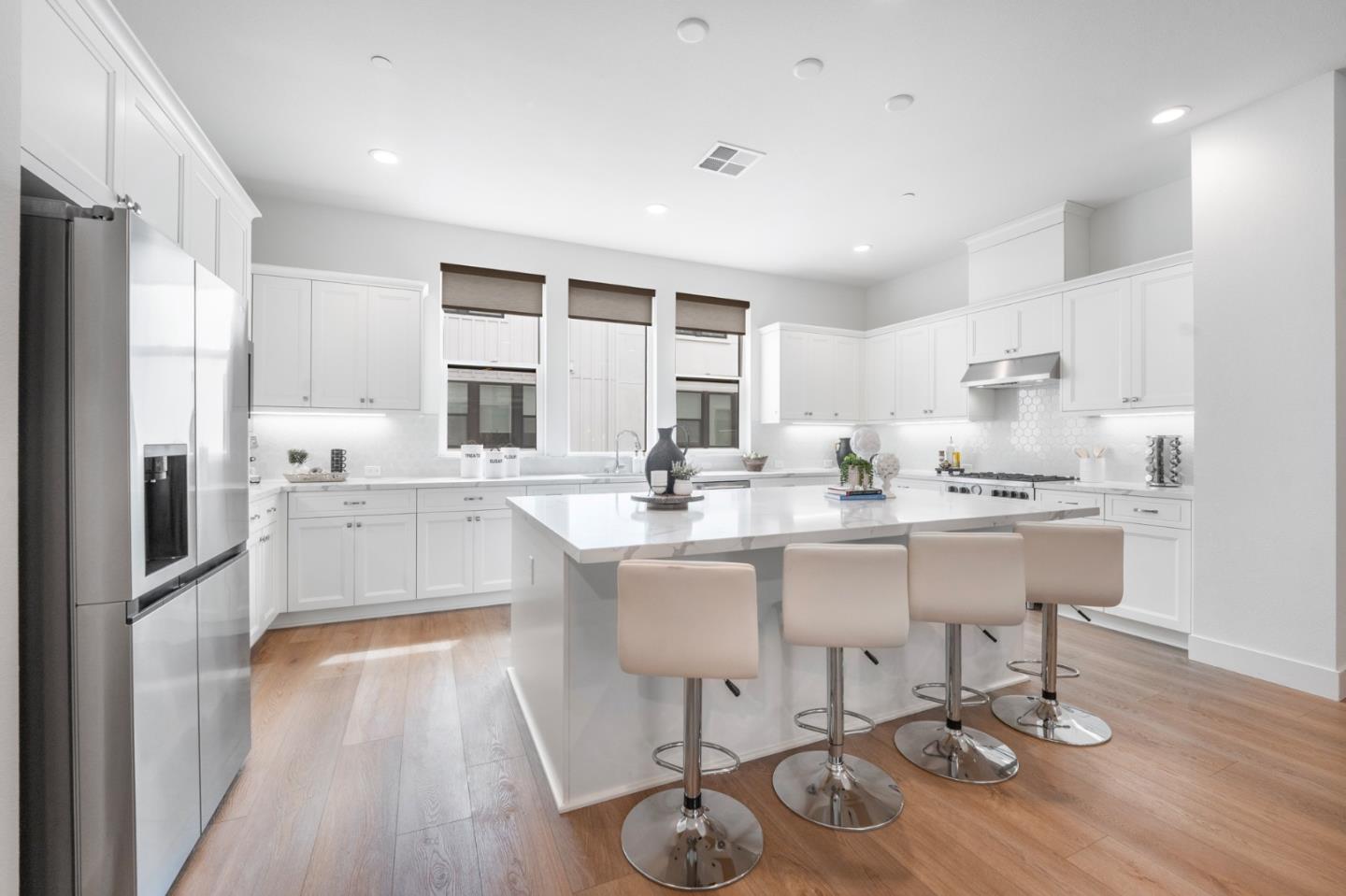 Detail Gallery Image 1 of 27 For 2180 Corsair St, Alameda,  CA 94501 - 3 Beds | 3/1 Baths