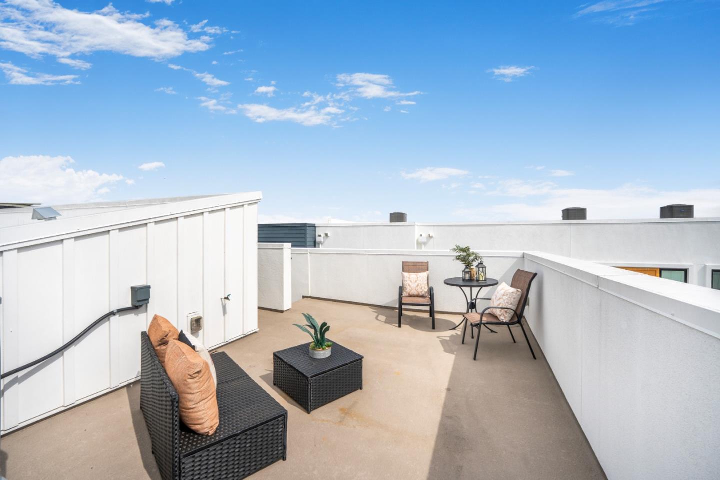Detail Gallery Image 20 of 27 For 2180 Corsair St, Alameda,  CA 94501 - 3 Beds | 3/1 Baths