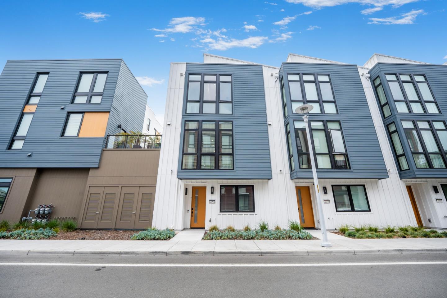 Detail Gallery Image 22 of 27 For 2180 Corsair St, Alameda,  CA 94501 - 3 Beds | 3/1 Baths