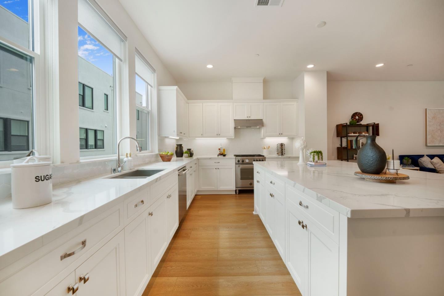 Detail Gallery Image 3 of 27 For 2180 Corsair St, Alameda,  CA 94501 - 3 Beds | 3/1 Baths