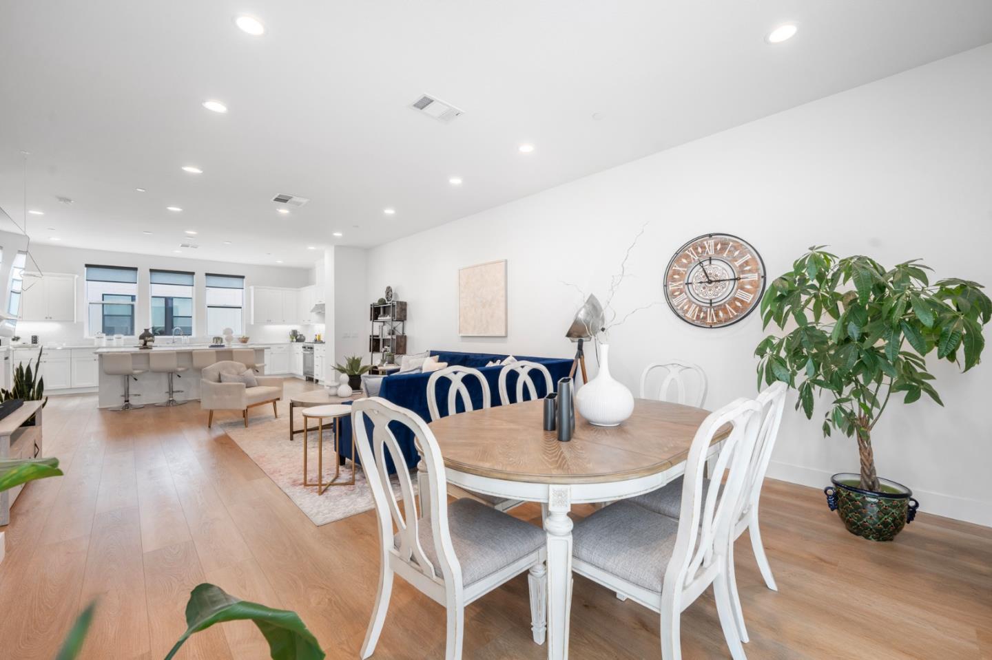 Detail Gallery Image 6 of 27 For 2180 Corsair St, Alameda,  CA 94501 - 3 Beds | 3/1 Baths