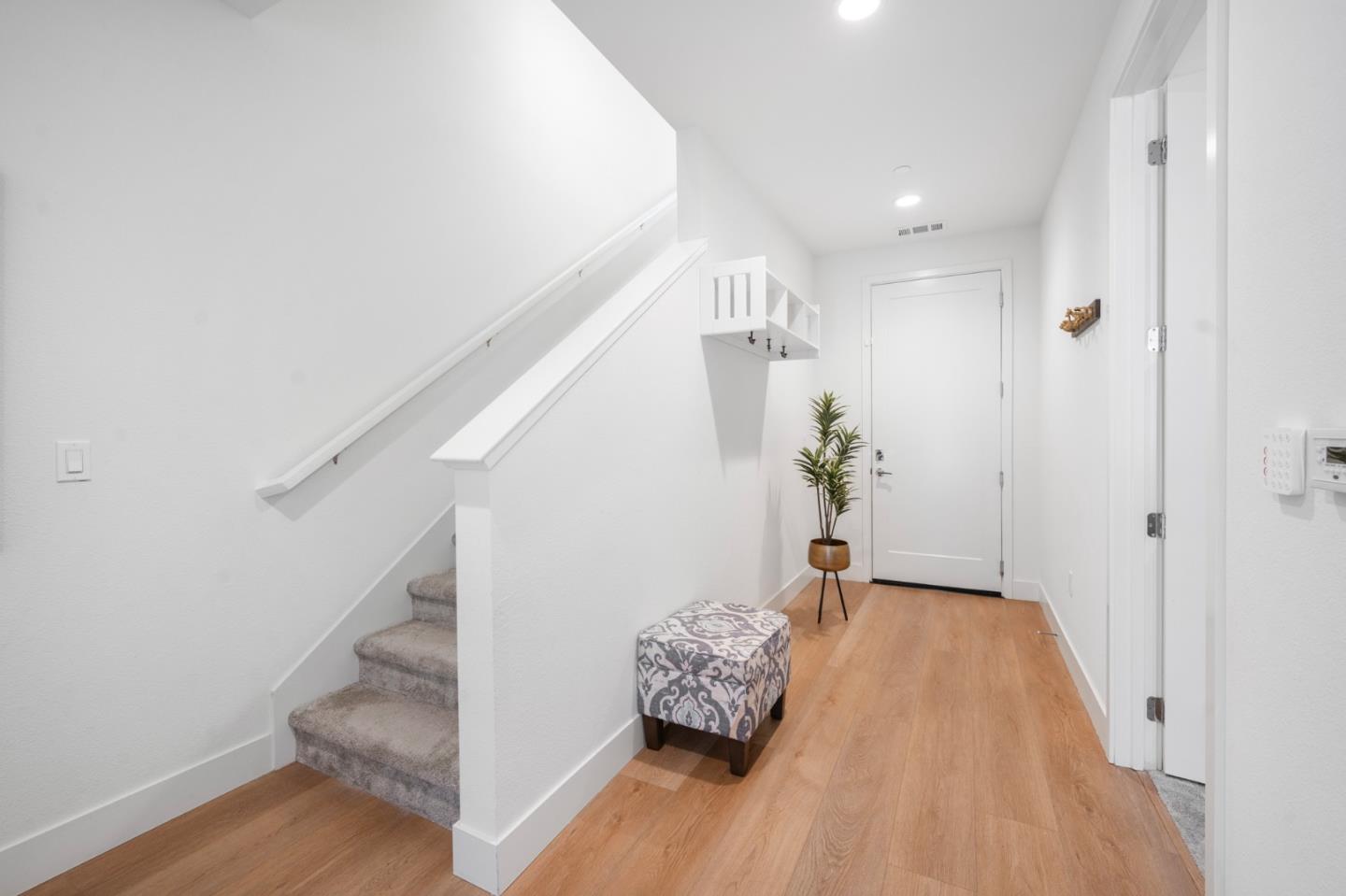 Detail Gallery Image 8 of 27 For 2180 Corsair St, Alameda,  CA 94501 - 3 Beds | 3/1 Baths