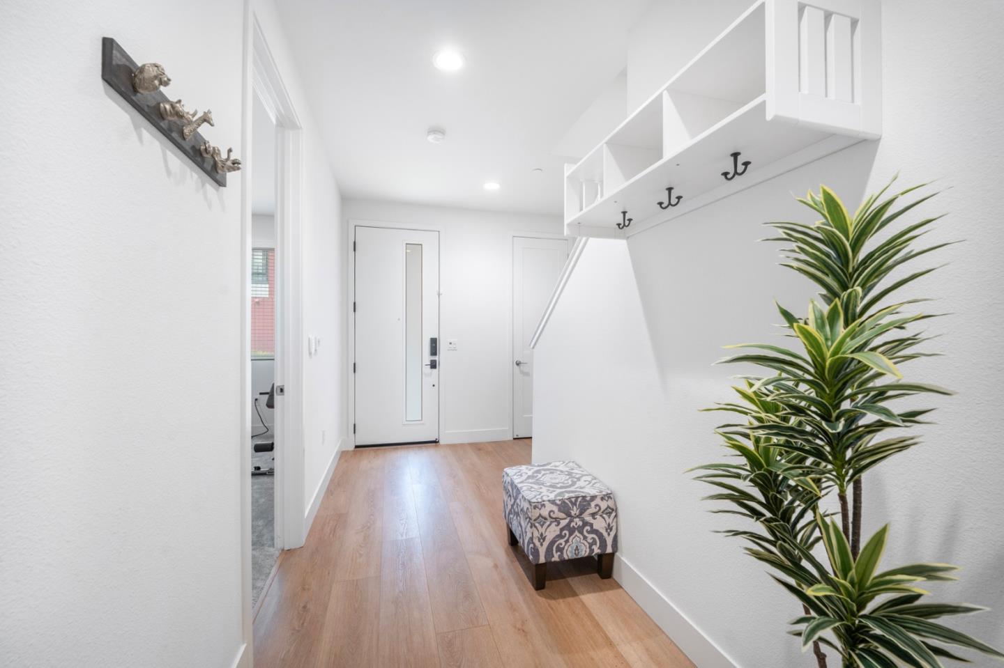 Detail Gallery Image 9 of 27 For 2180 Corsair St, Alameda,  CA 94501 - 3 Beds | 3/1 Baths