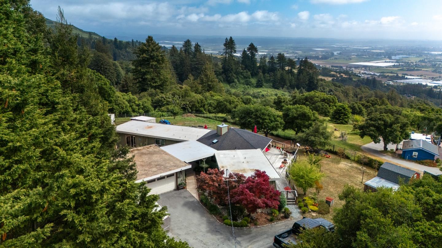 Detail Gallery Image 5 of 54 For 30 Pacific View Ter, Watsonville,  CA 95076 - 4 Beds | 2 Baths
