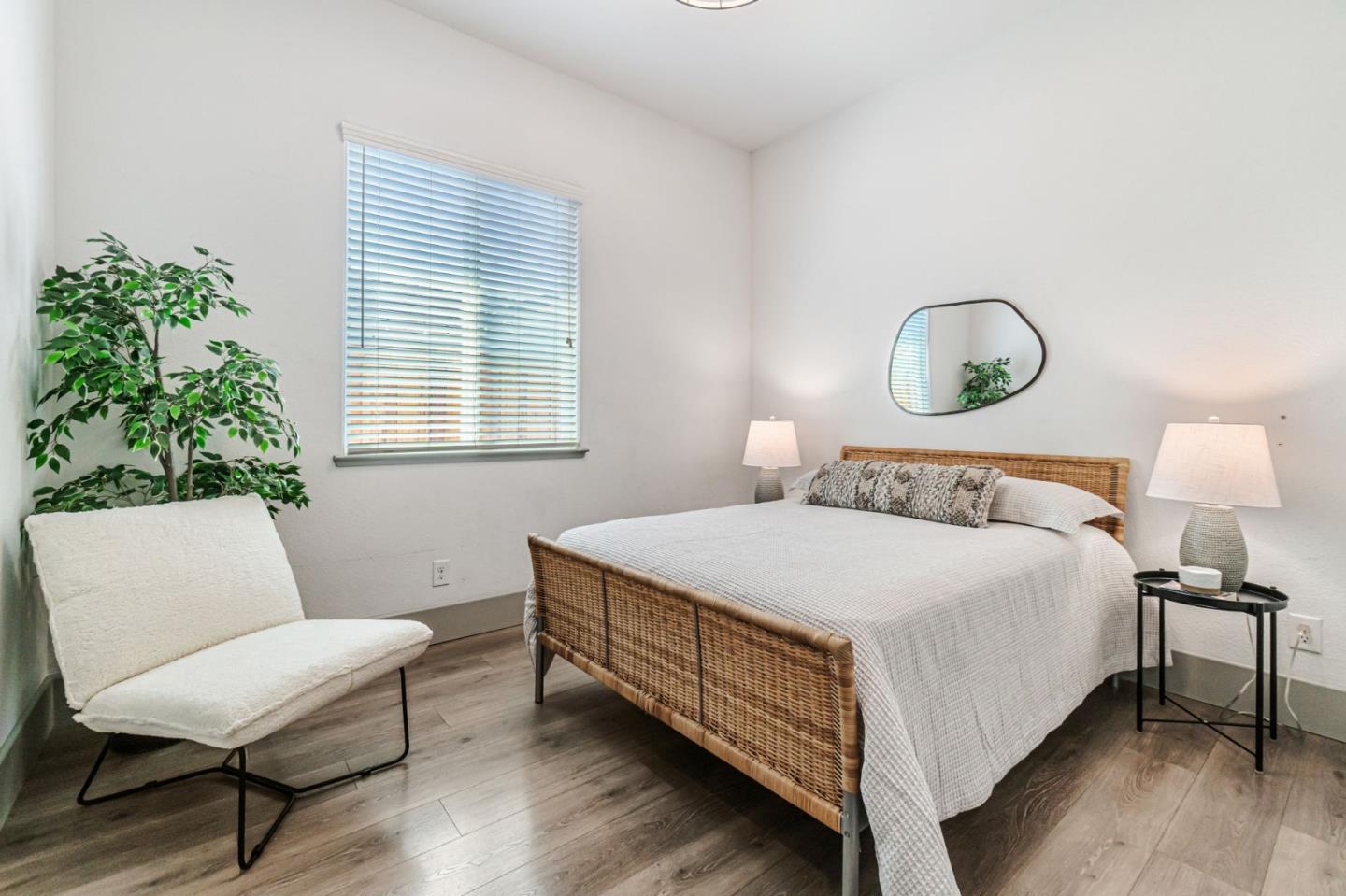 Detail Gallery Image 16 of 33 For 8078 Triplefin Way, Elk Grove,  CA 95757 - 4 Beds | 2/1 Baths