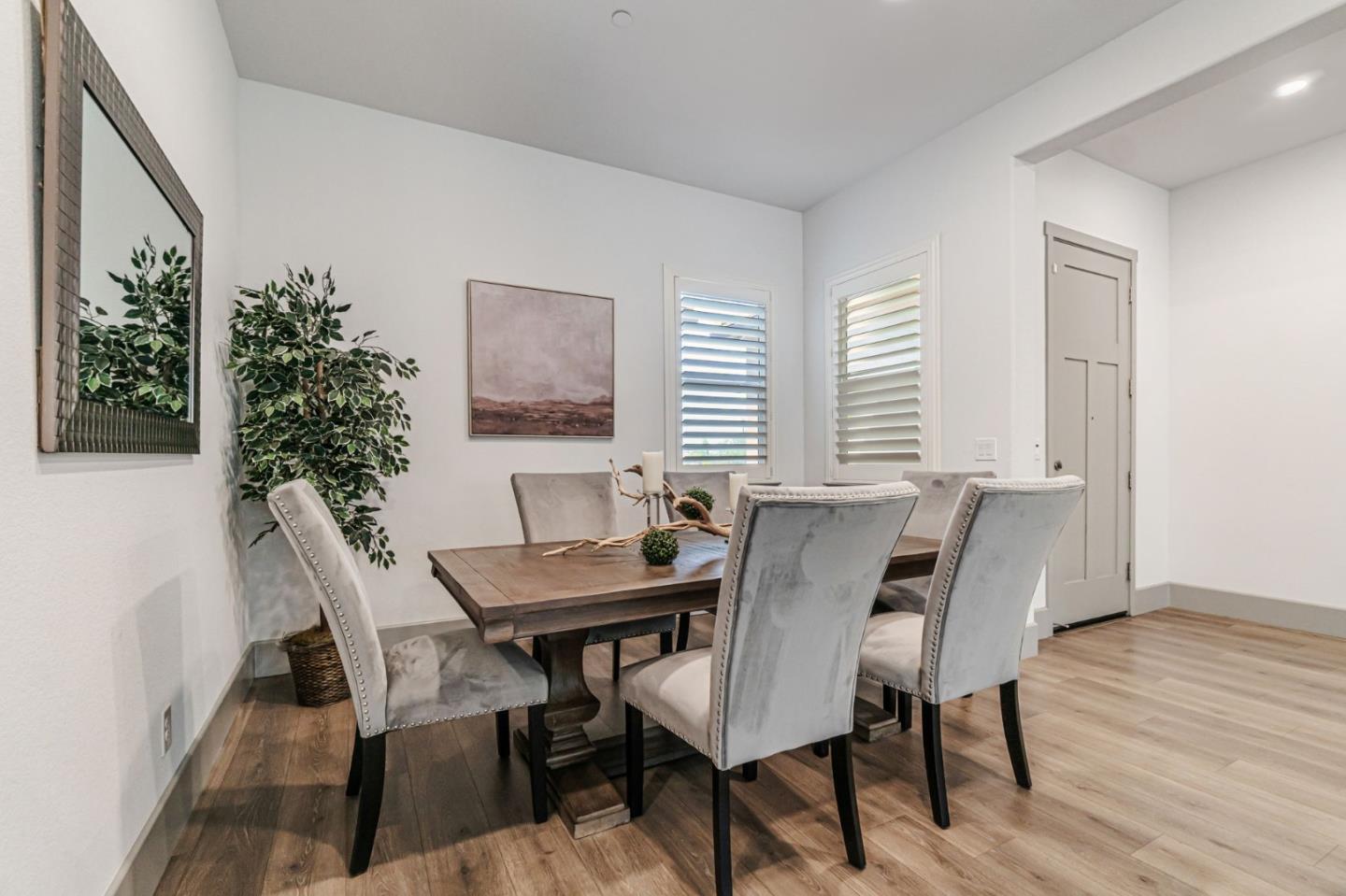 Detail Gallery Image 2 of 33 For 8078 Triplefin Way, Elk Grove,  CA 95757 - 4 Beds | 2/1 Baths